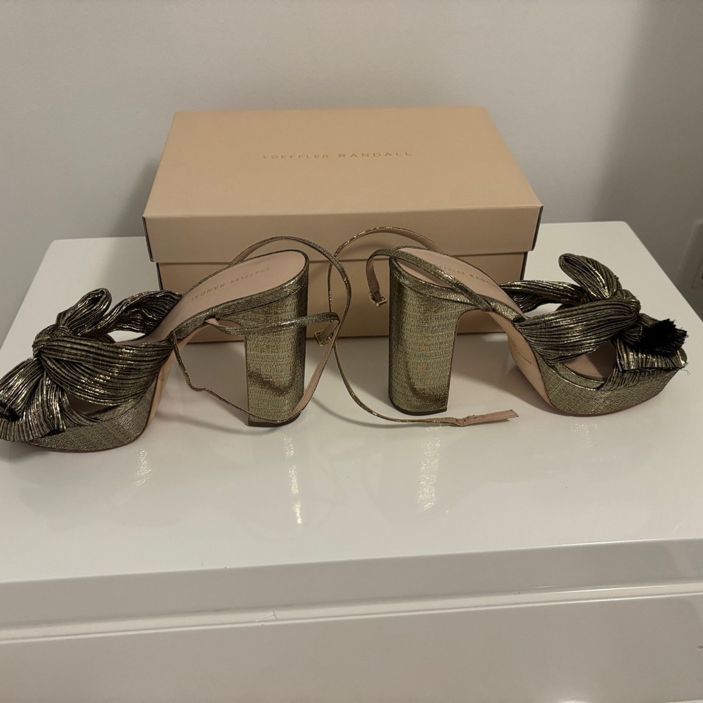 Loeffler Randall Gold Bow Heels - Picture 5 of 15